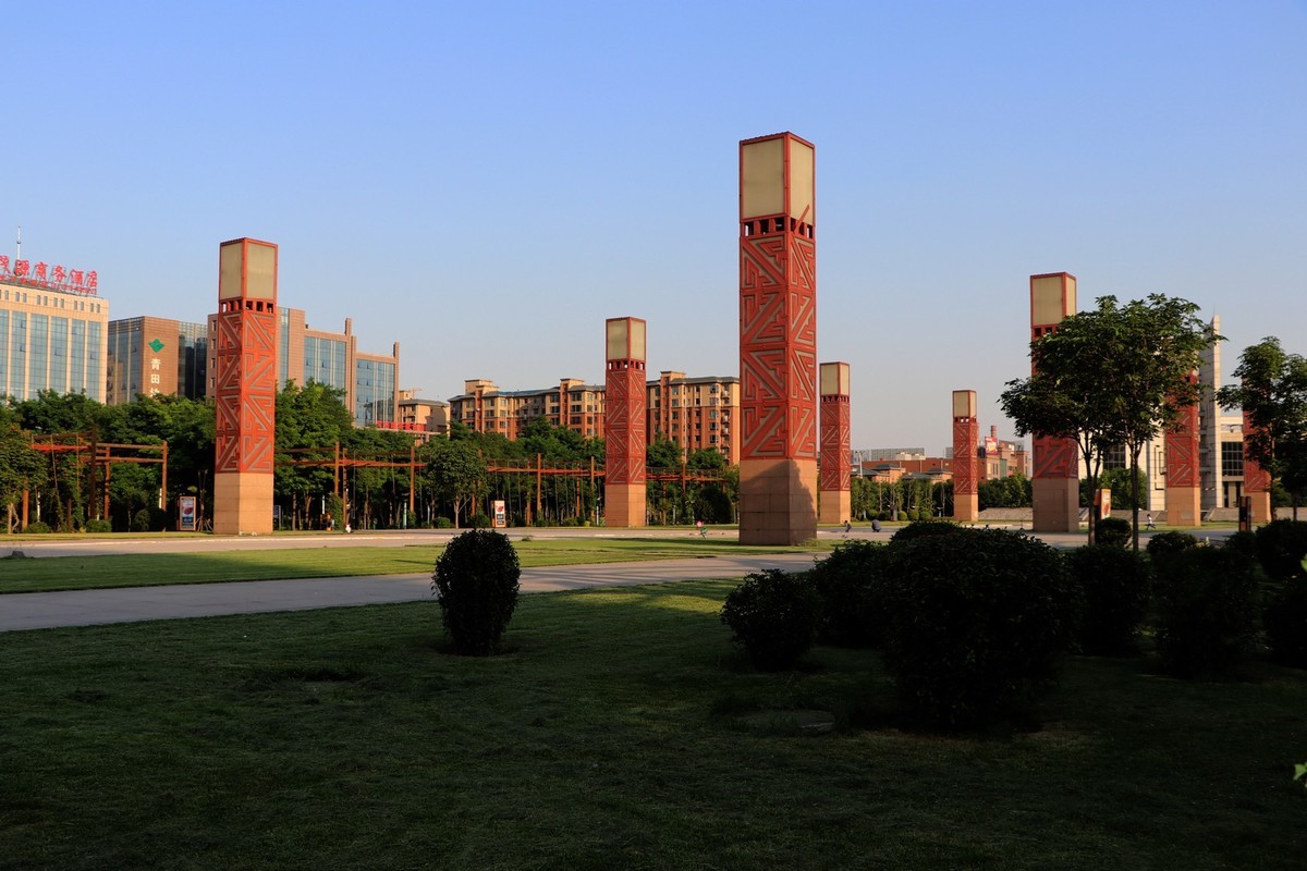 人民公园的花儿与建筑