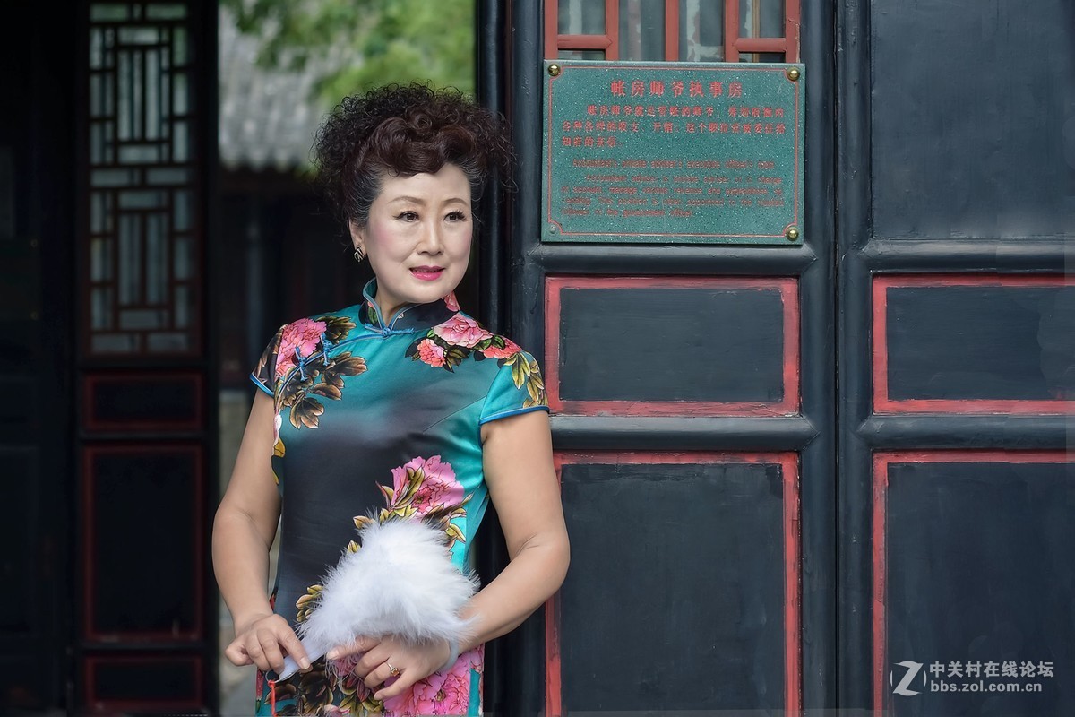 50mm镜头南阳府衙拍中老年旗袍秀