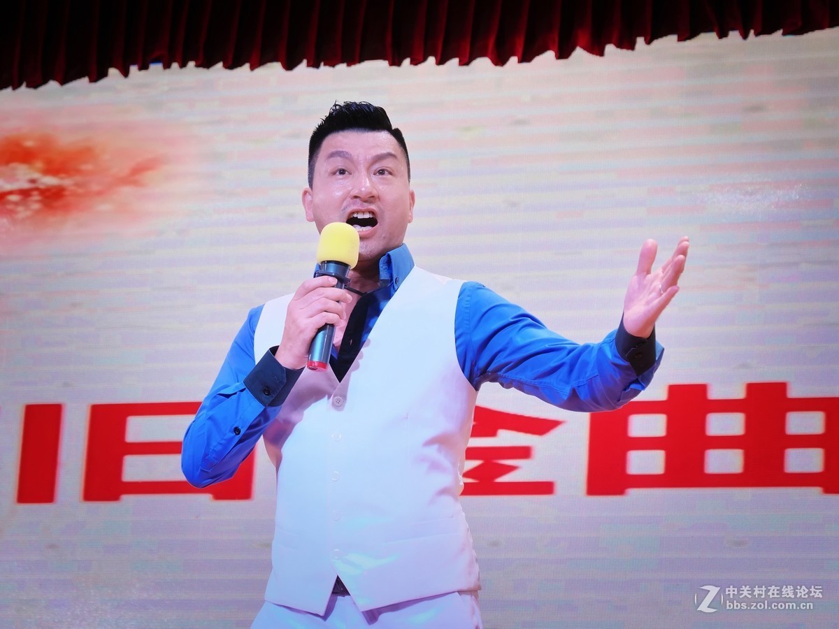 上海大众乐团男高音独唱演员王庆伟
