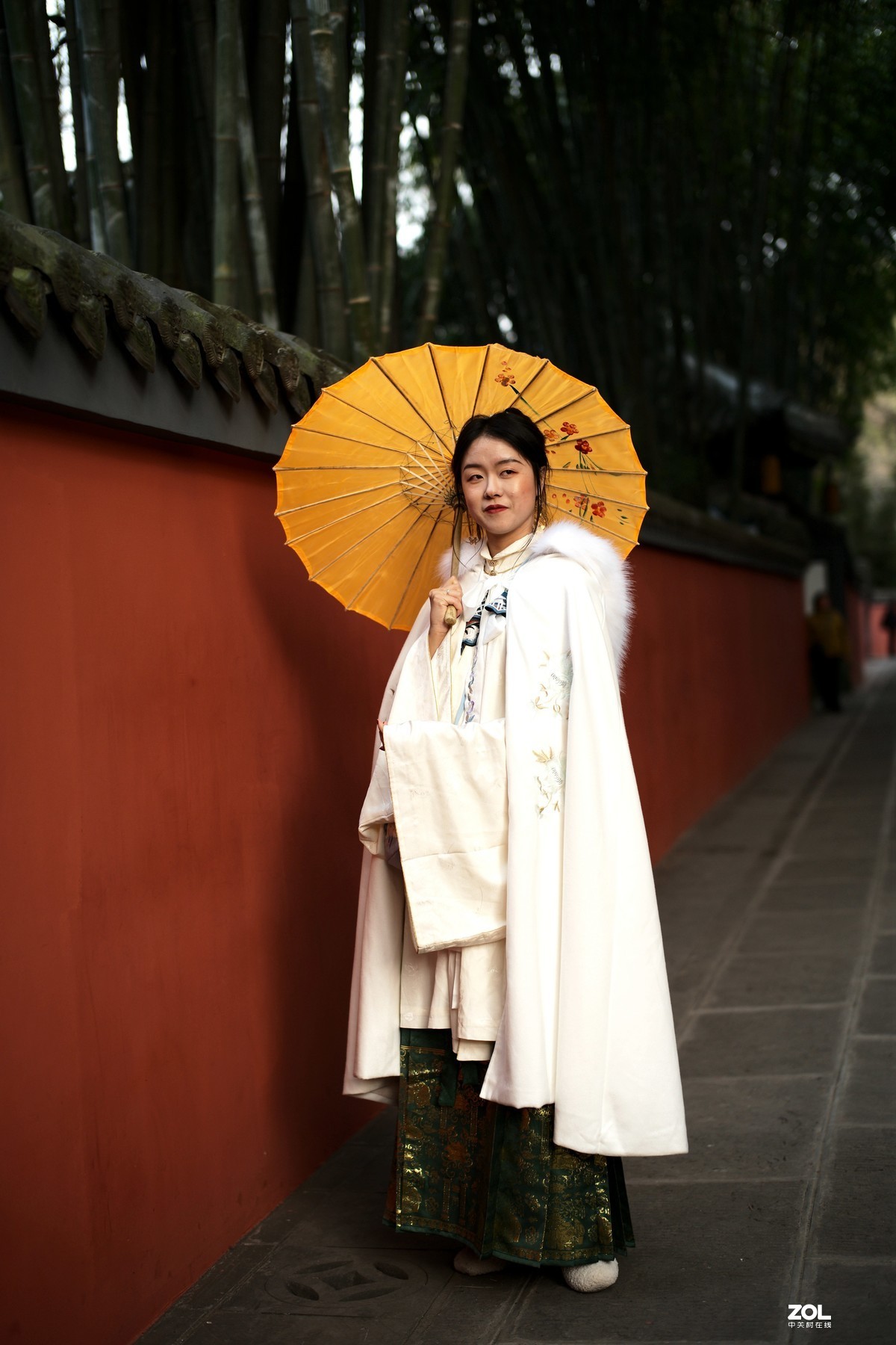 杜甫草堂拍美女汉服秀