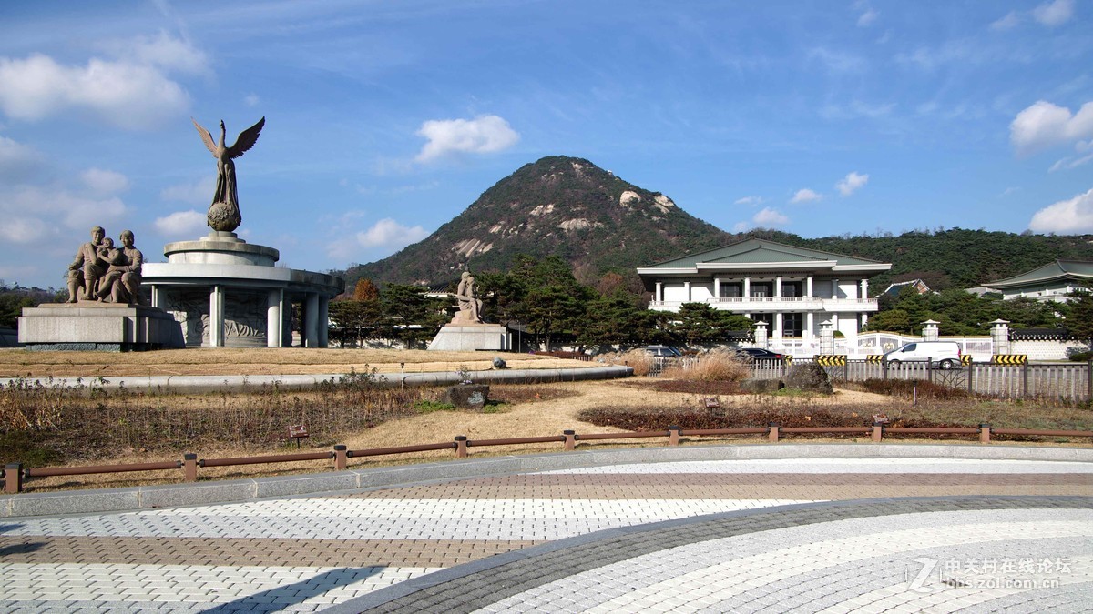 青瓦台北岳山