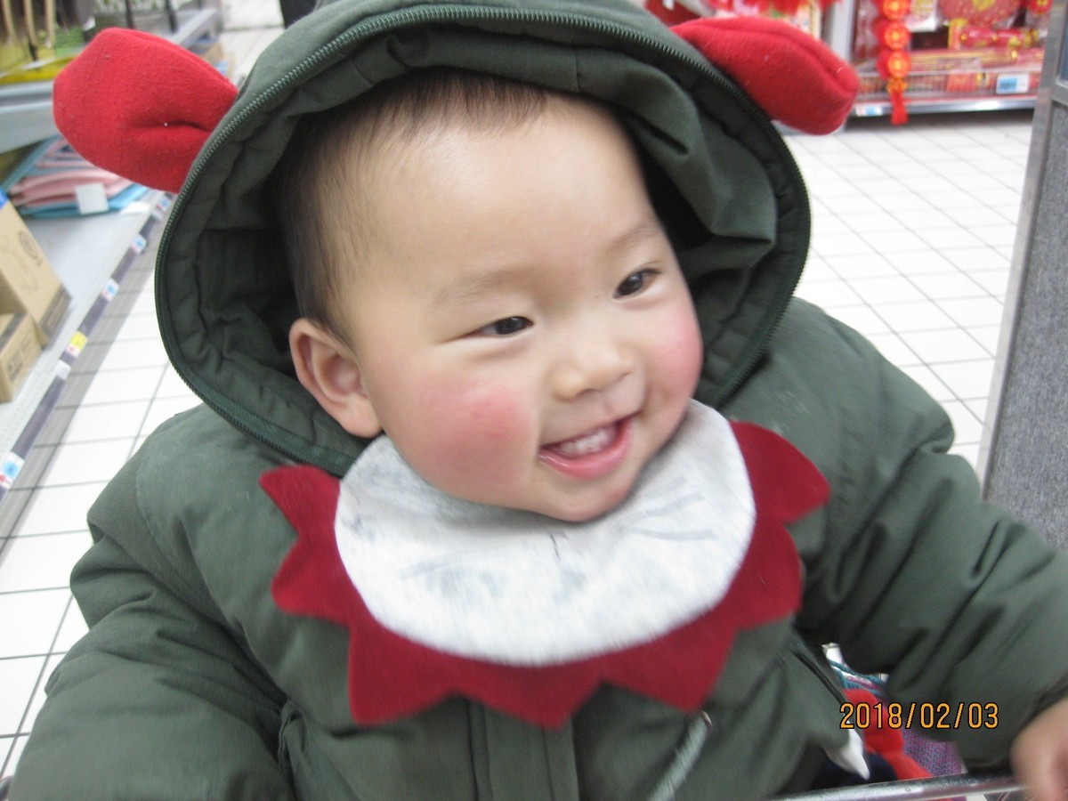 #佳能G族-年味#一岁宝宝逛超市迎新年