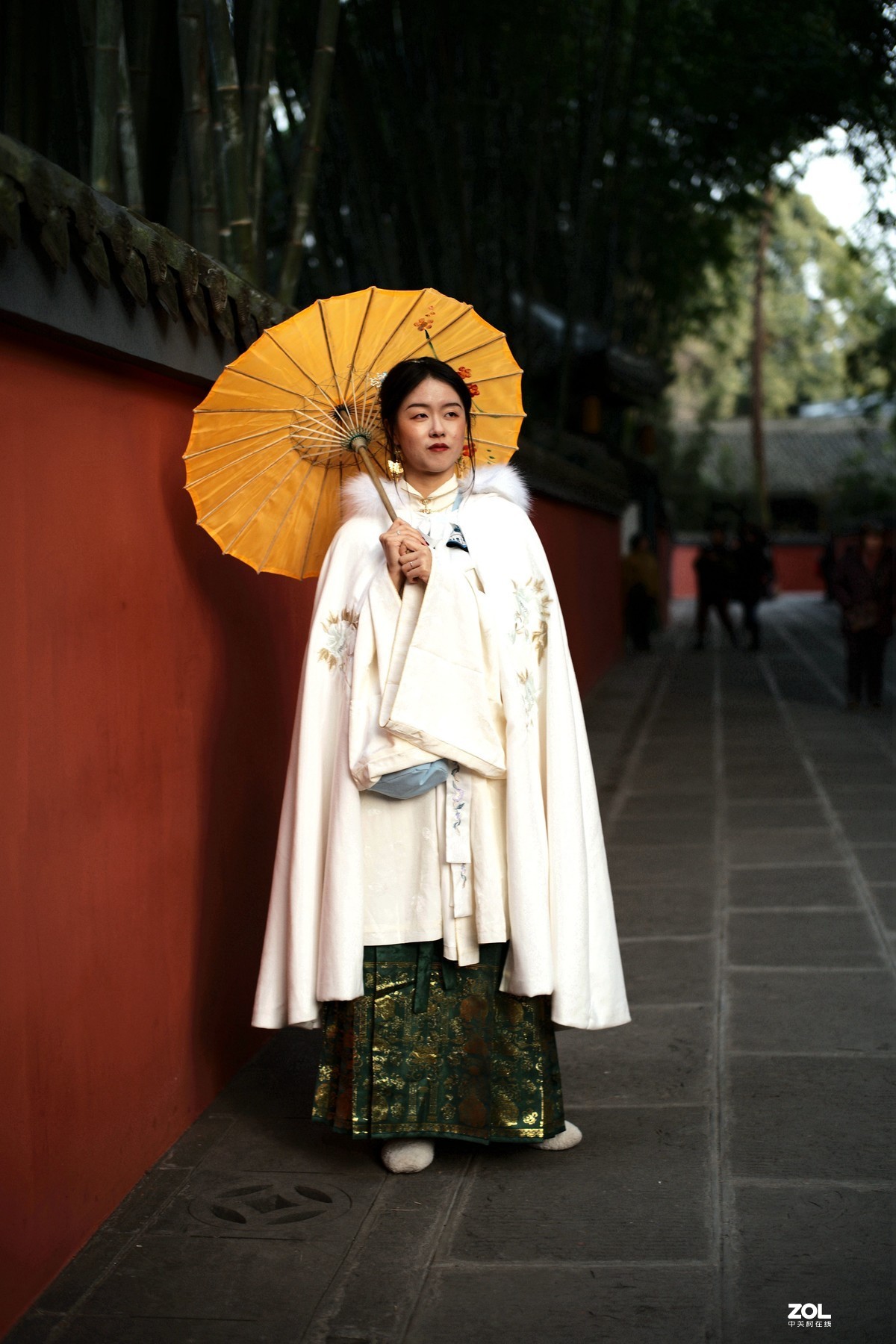 杜甫草堂拍美女汉服秀