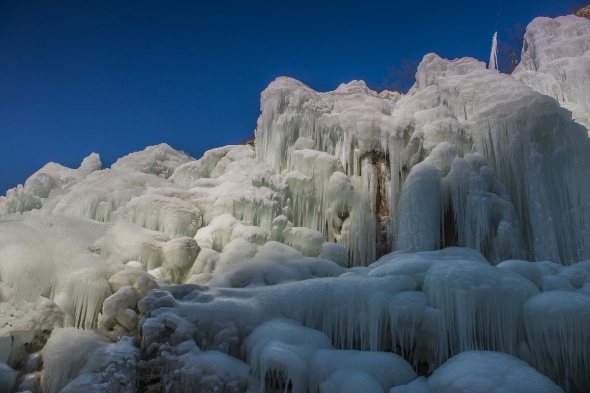 晶莹剔透的龙居冰瀑