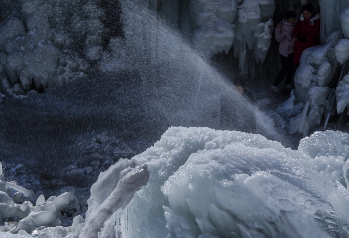 晶莹剔透的龙居冰瀑