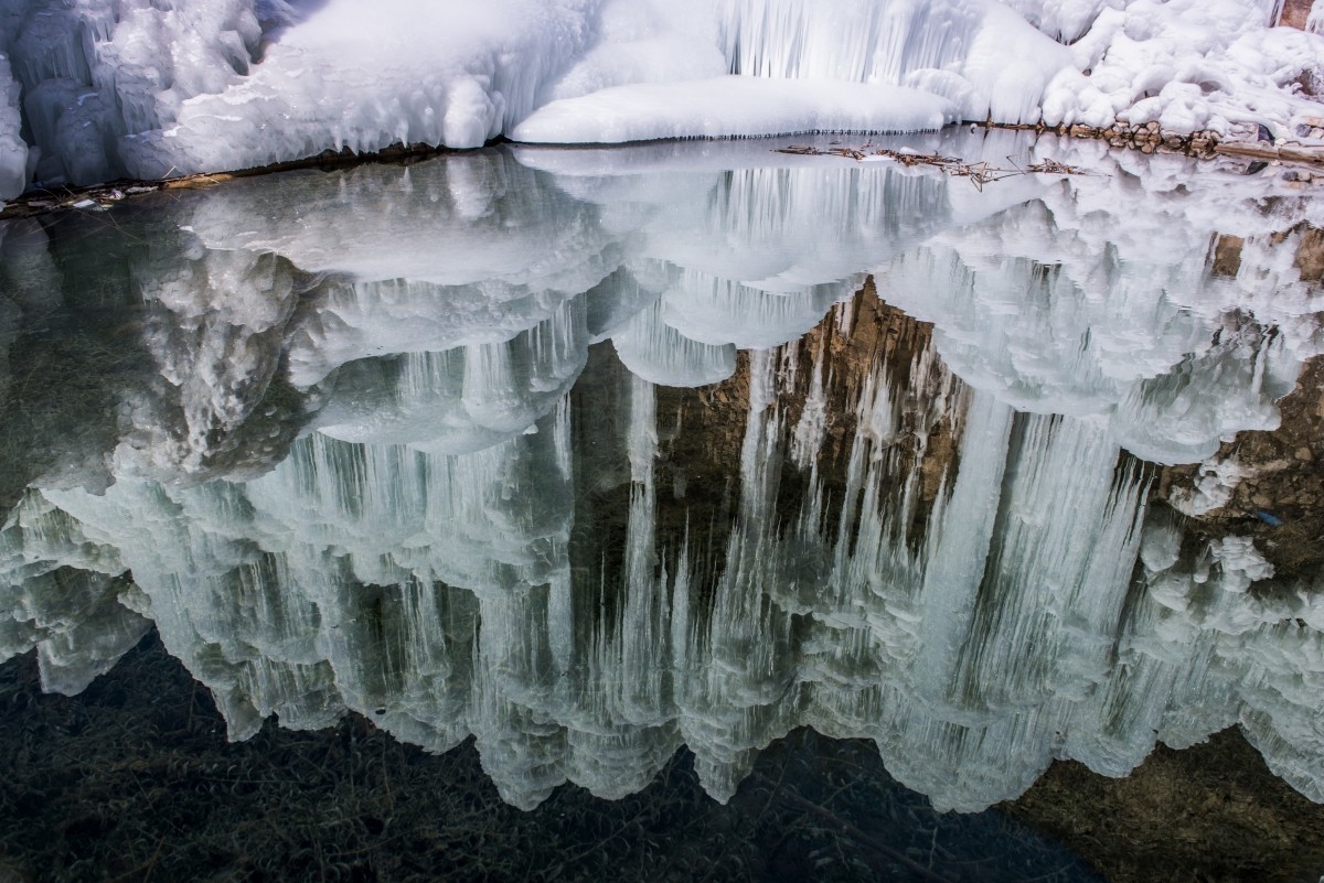 晶莹剔透的龙居冰瀑