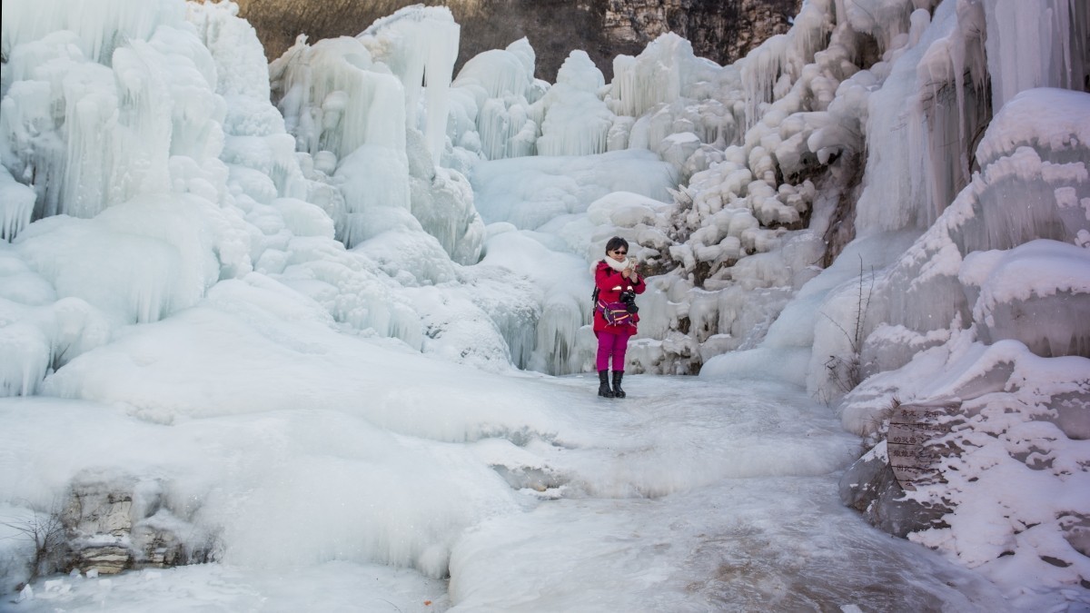 晶莹剔透的龙居冰瀑