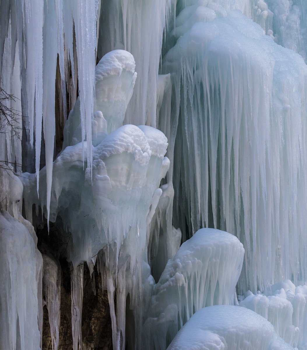 晶莹剔透的龙居冰瀑