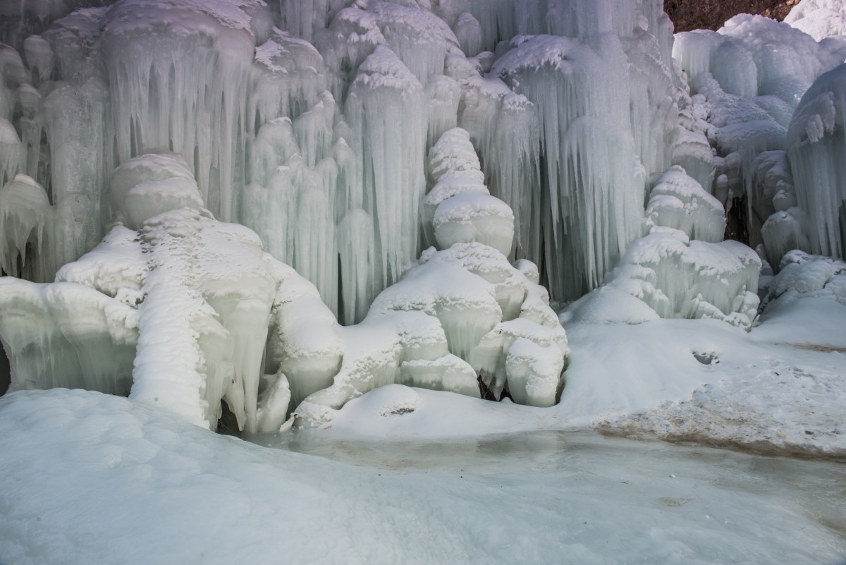 晶莹剔透的龙居冰瀑