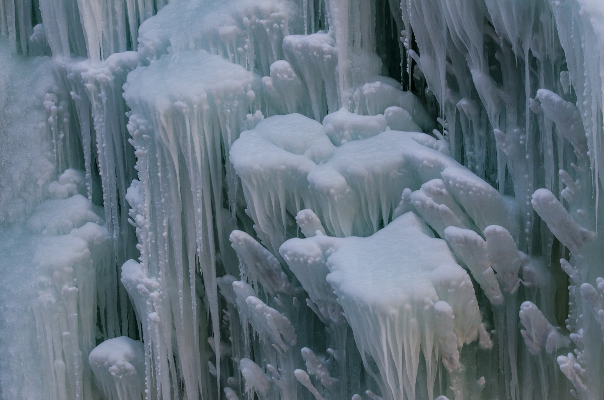 晶莹剔透的龙居冰瀑