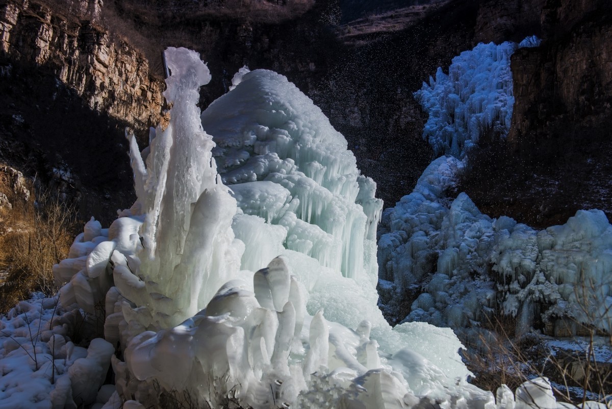 晶莹剔透的龙居冰瀑