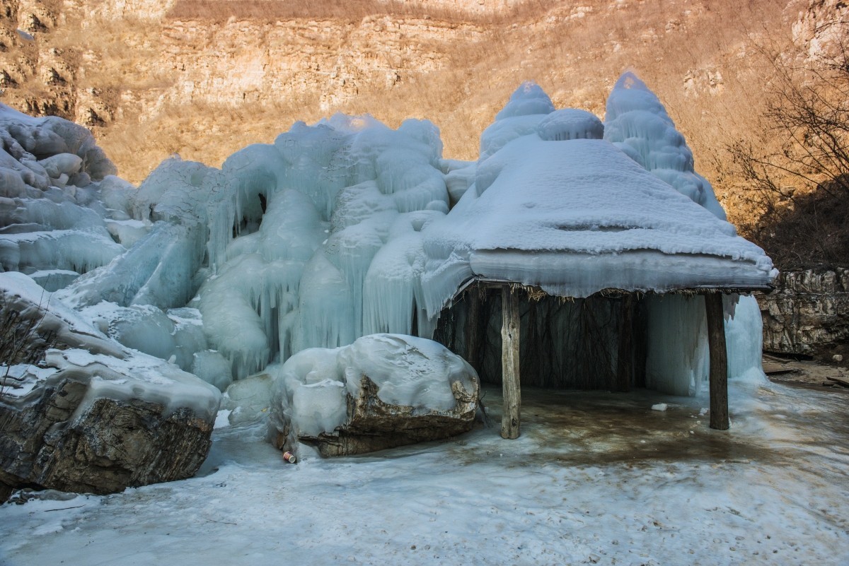 晶莹剔透的龙居冰瀑