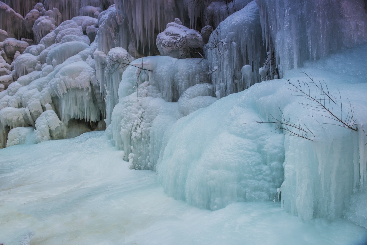 晶莹剔透的龙居冰瀑