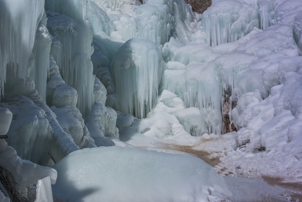 晶莹剔透的龙居冰瀑
