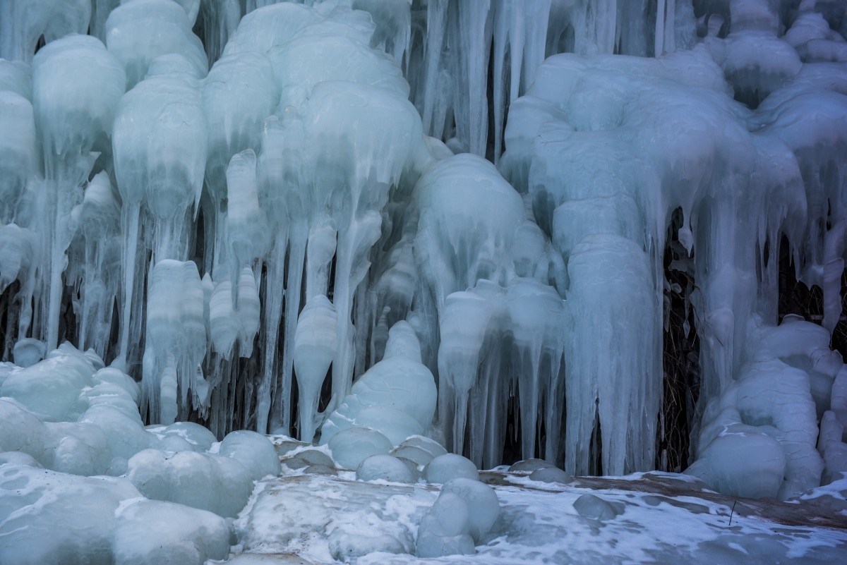 晶莹剔透的龙居冰瀑