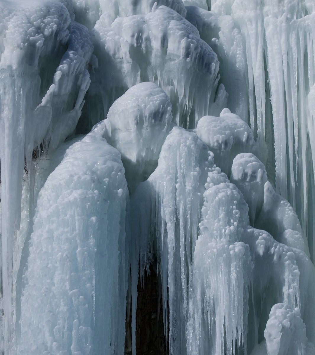 晶莹剔透的龙居冰瀑