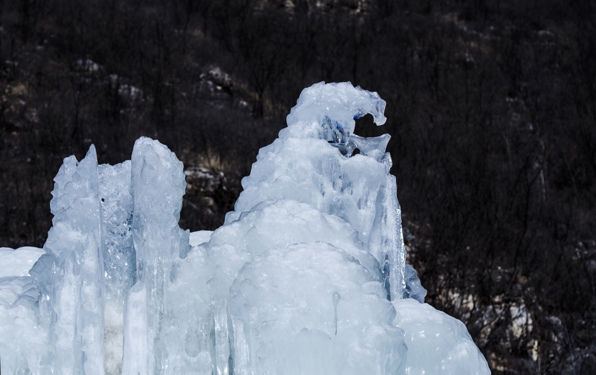 晶莹剔透的龙居冰瀑