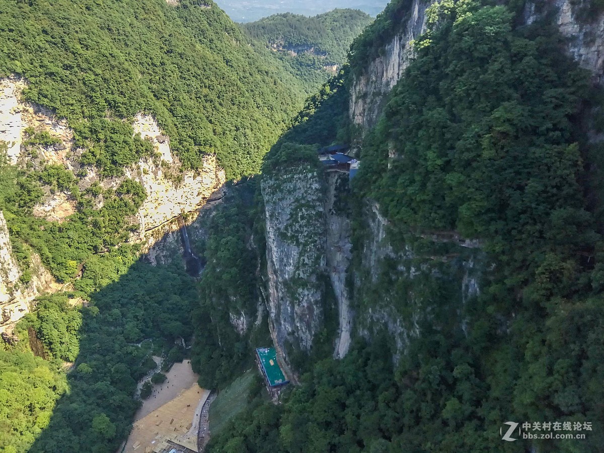 张家界大峡谷的玻璃桥