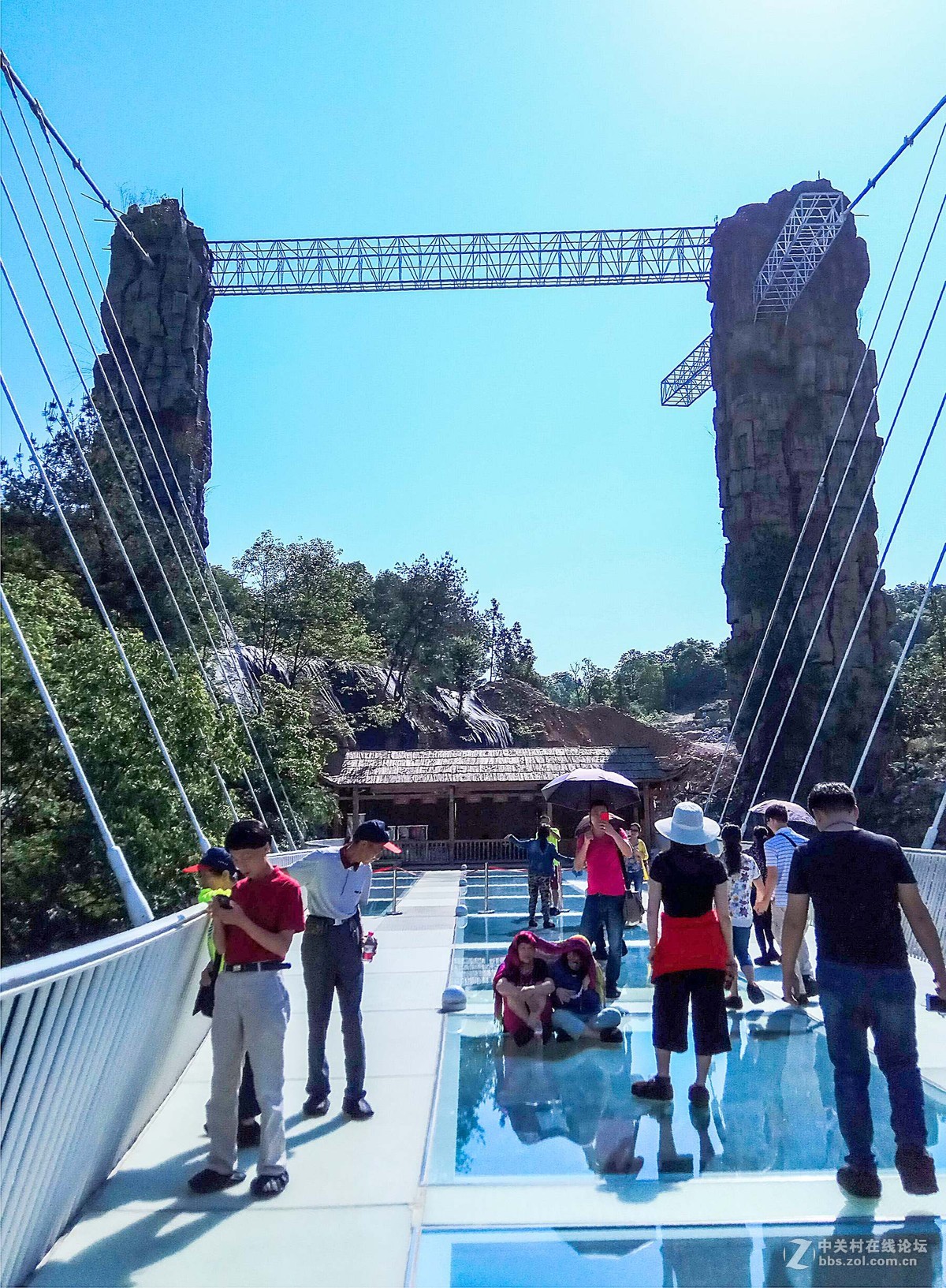 张家界大峡谷的玻璃桥
