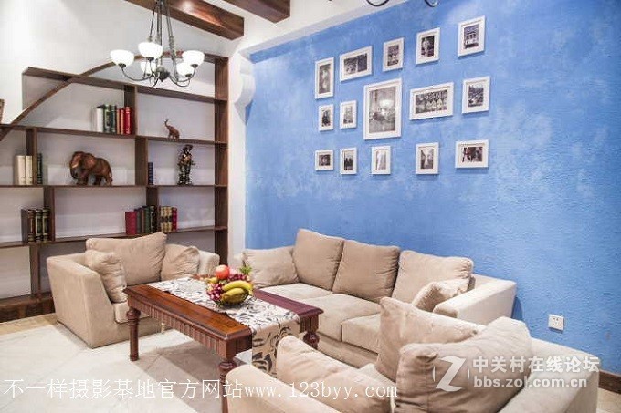 令人向往的蓝柏法式田园和绿油油的足球场场景