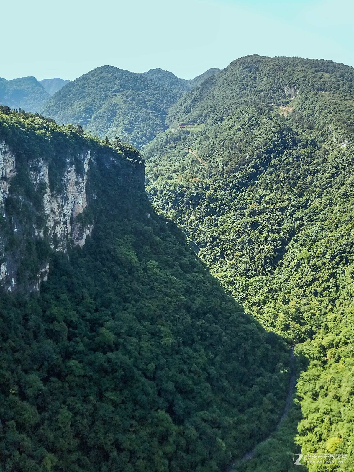 张家界大峡谷的玻璃桥