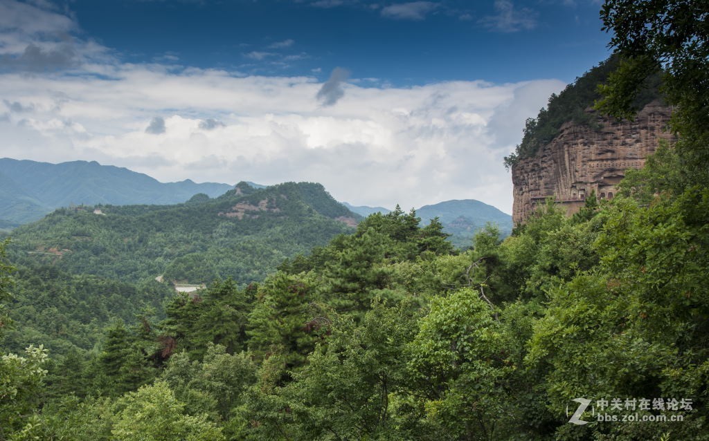 甘肃天水麦积山游览