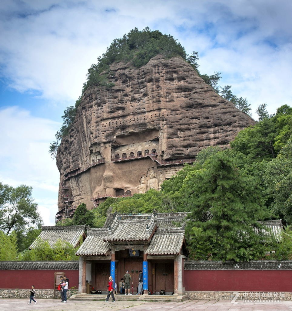 甘肃天水麦积山游览