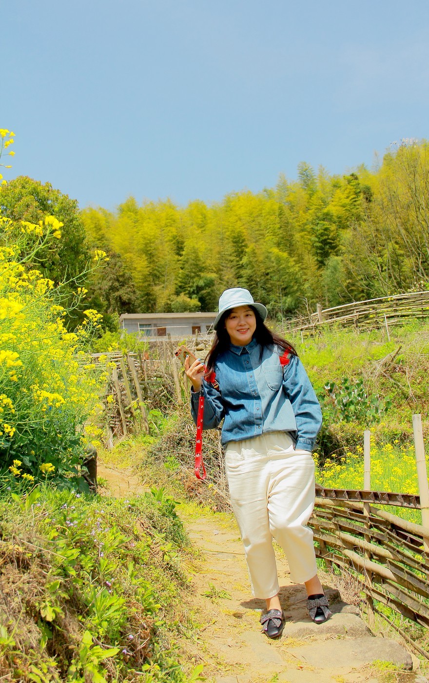 #佳能迷你单反EOS 200D-轻装绘青#南昌牛岭去踏青，油菜花给您带来美的感受。