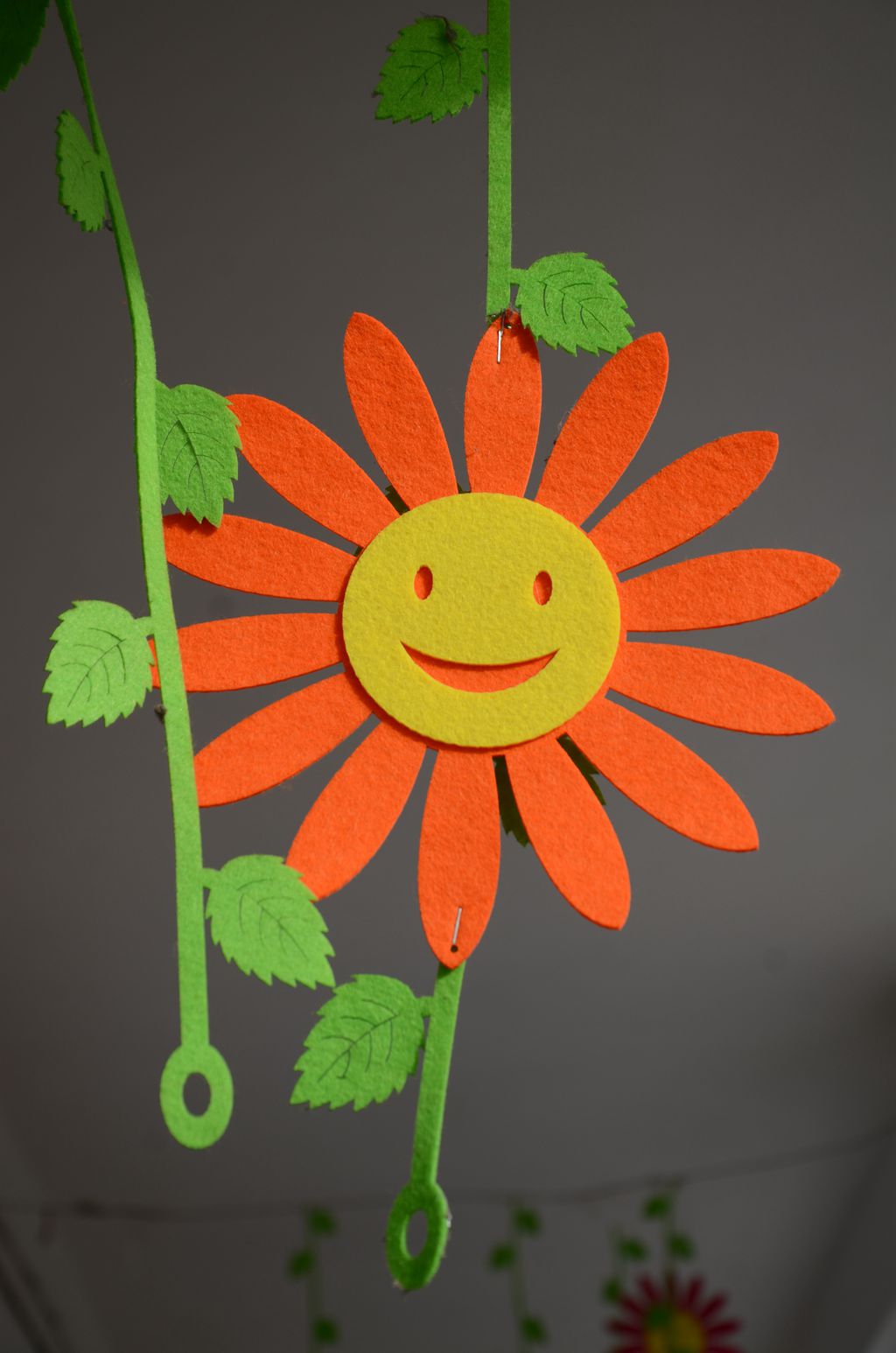 欣欣然校园庆元旦挂画红灯