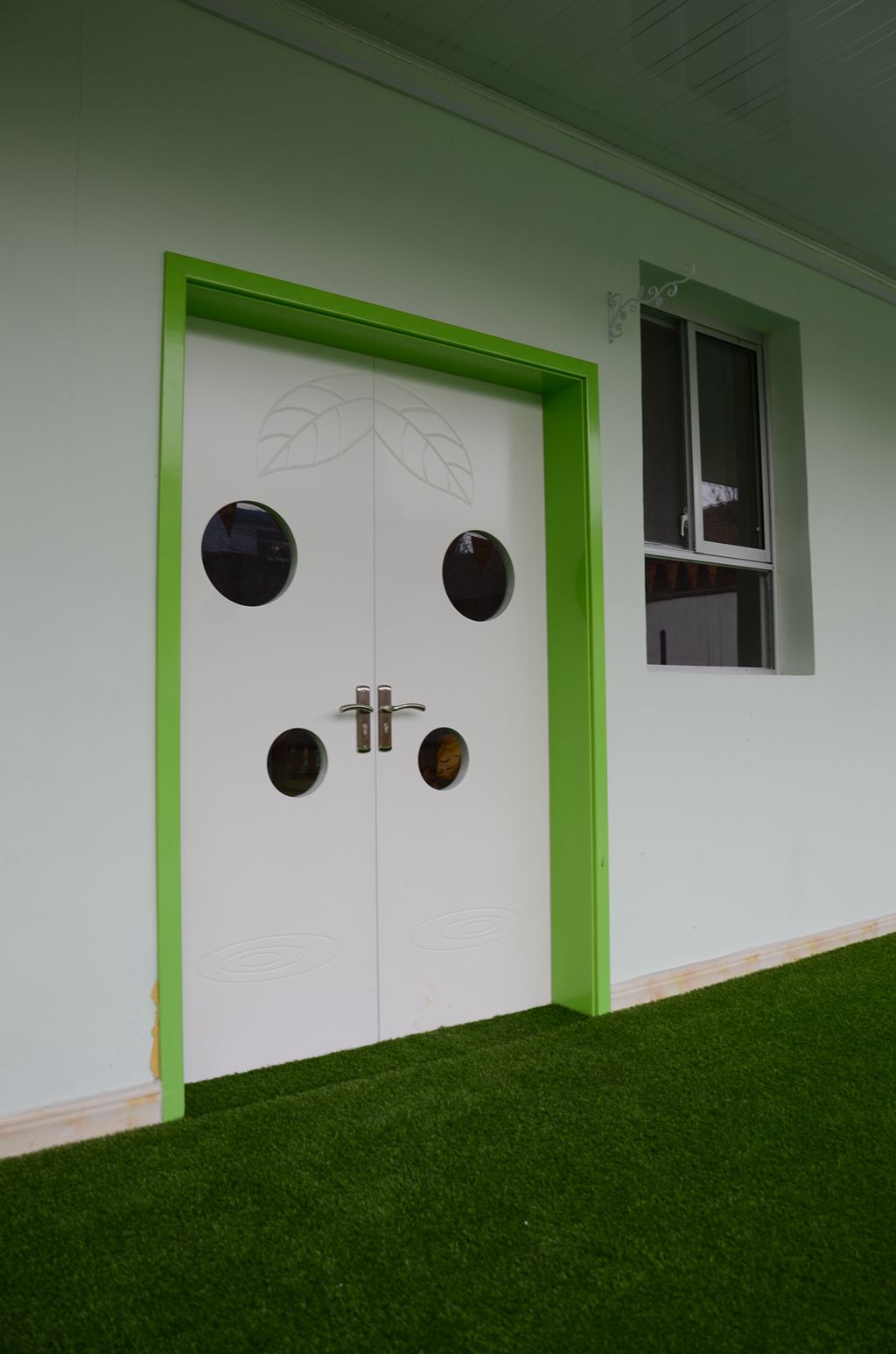 欣欣然校园庆元旦挂画红灯