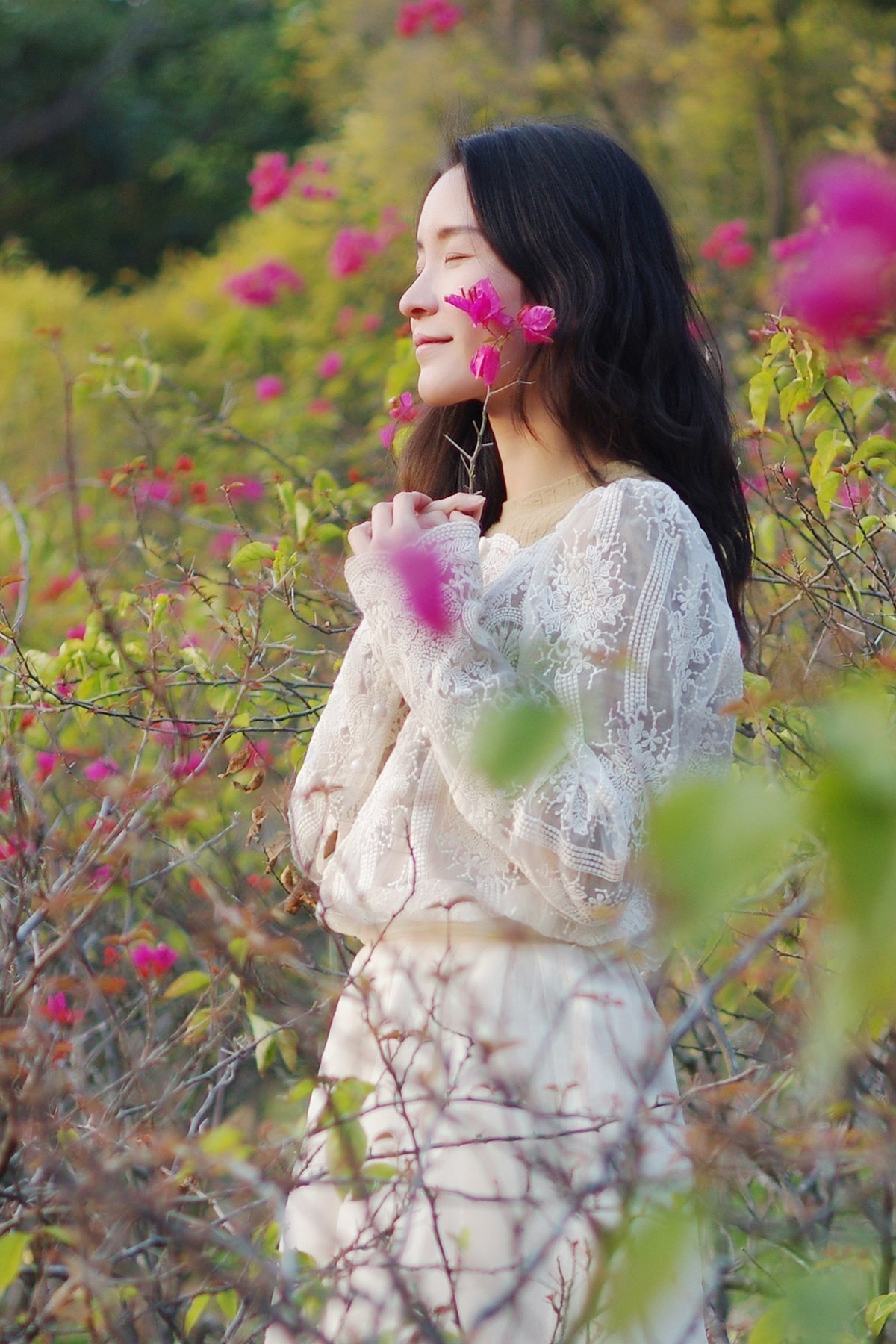 妹子，能放下花吗？