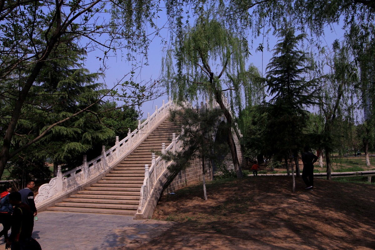 古都邯郸赵苑春景，好友分享。