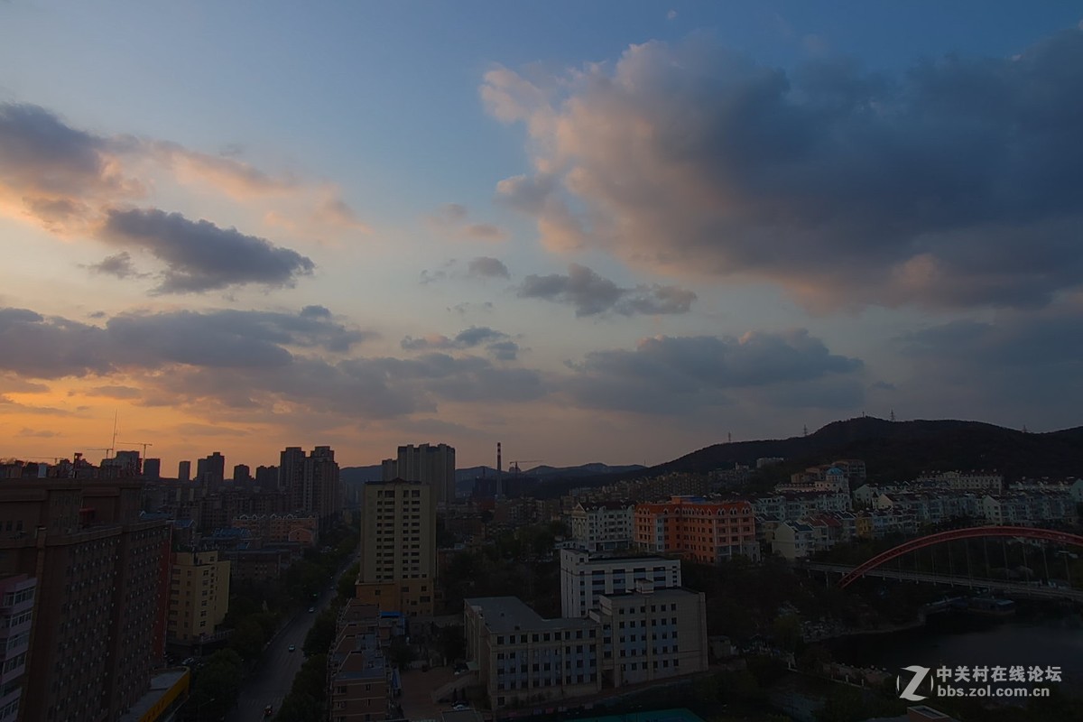 解放路上空的完美云层