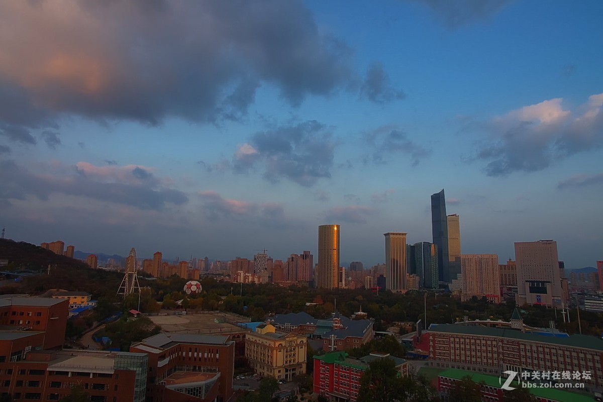 解放路上空的完美云层