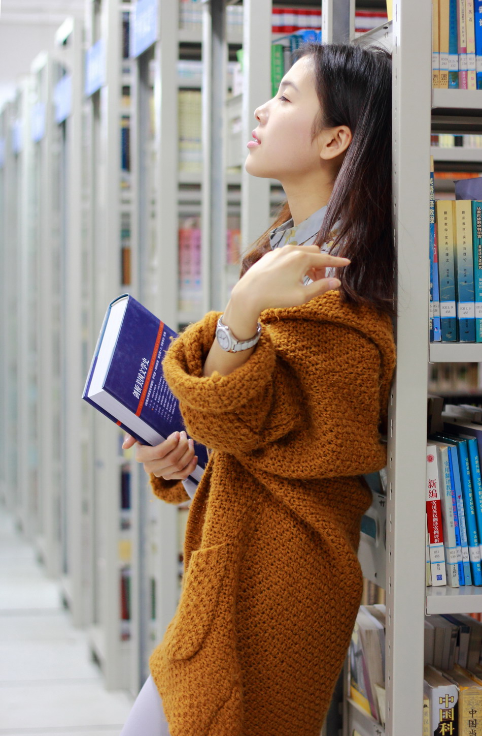 小痰盂人物摄影青春校园爱读书