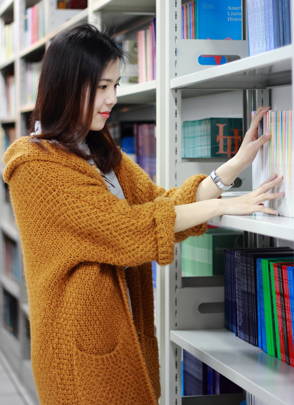 小痰盂人物摄影青春校园爱读书