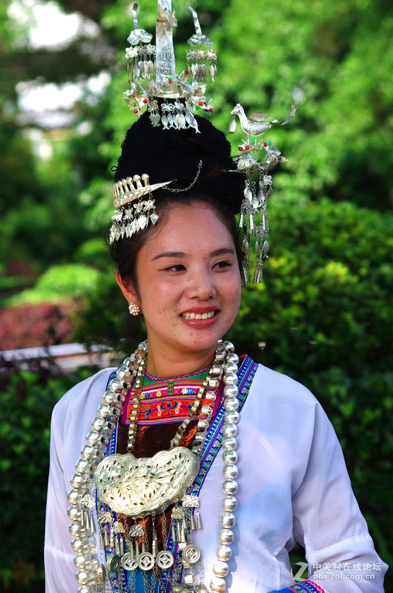 zol月赛微笑侗族歌手