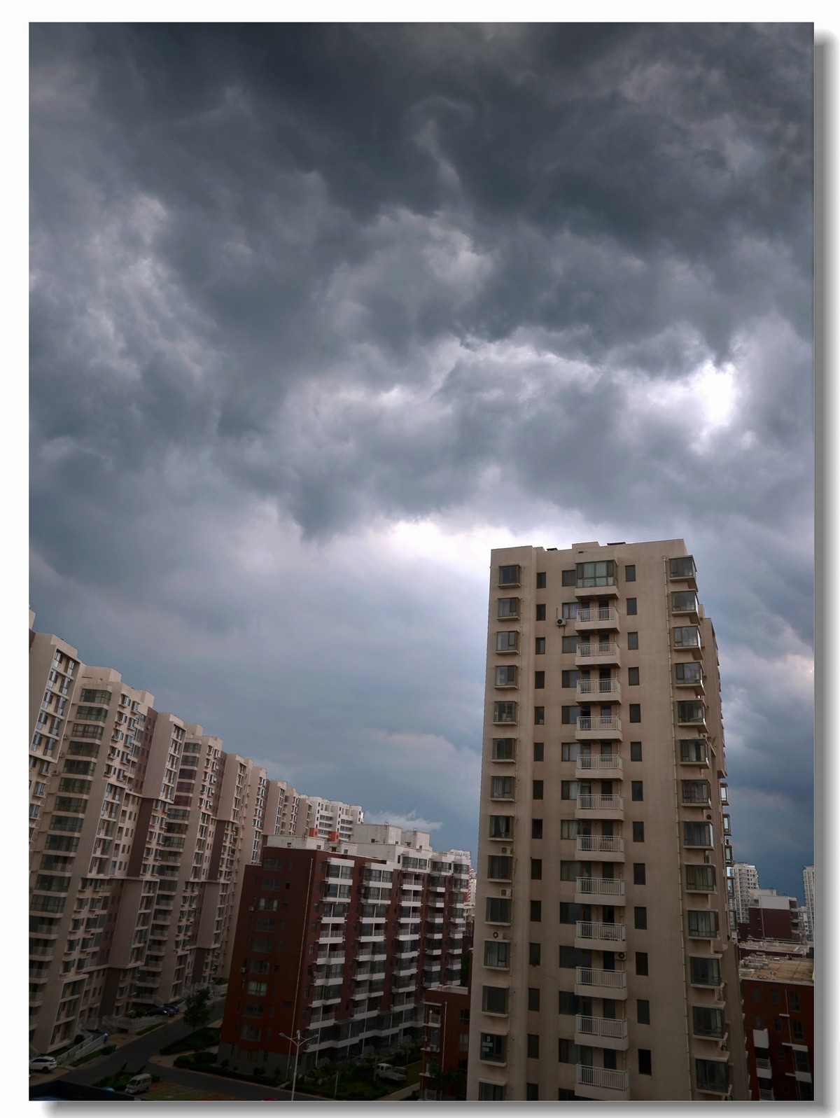 黑云翻滚瞬间到