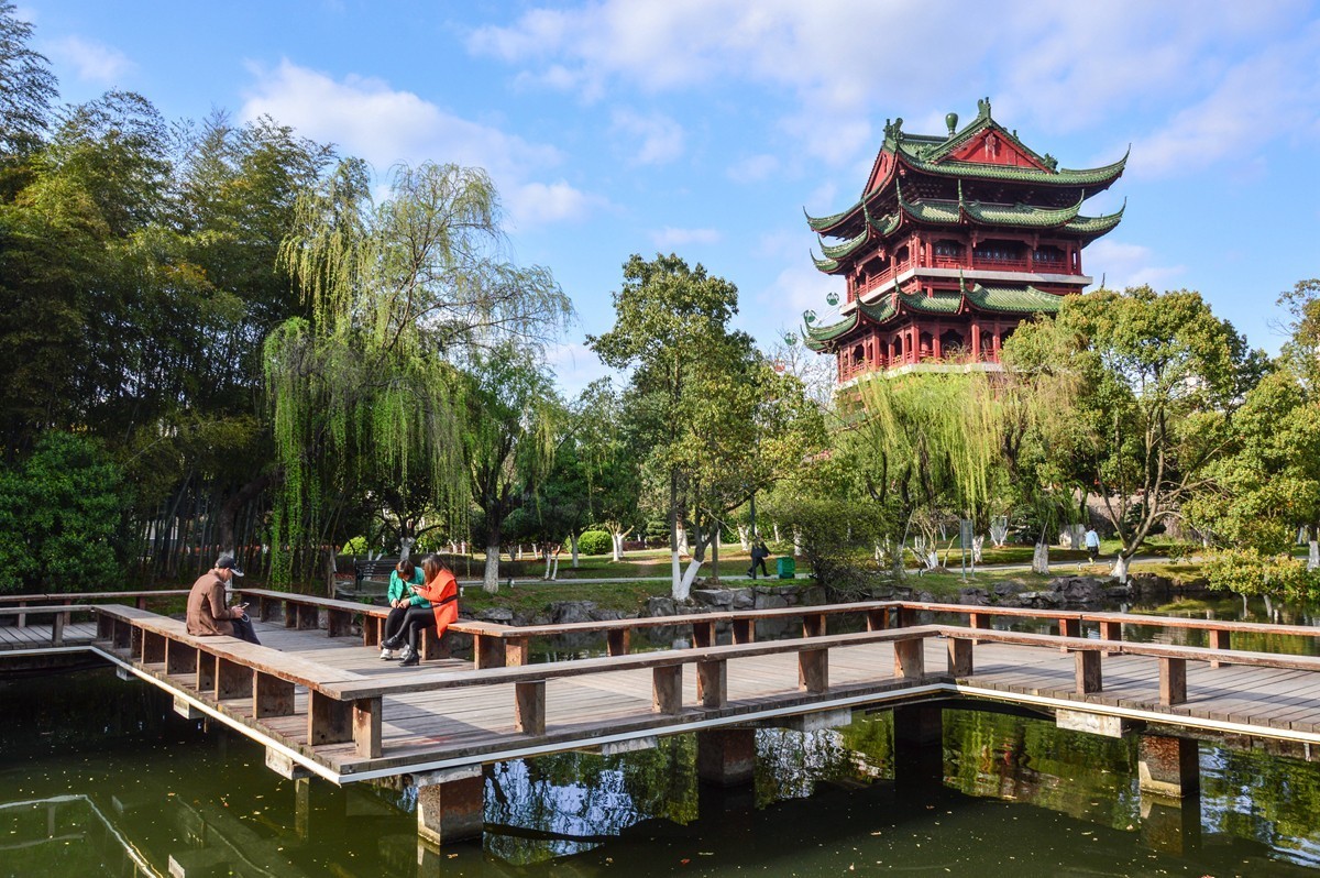 春风杨柳万千条