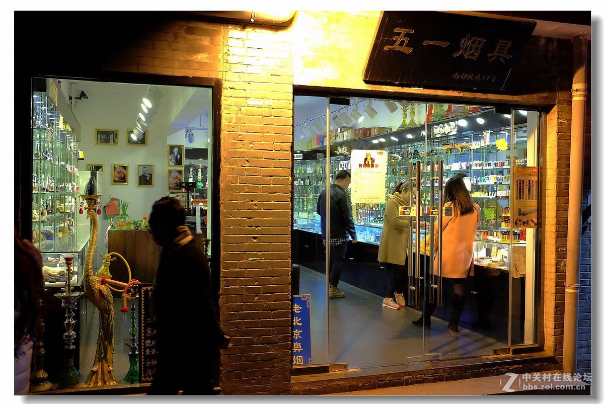 南锣豉巷，夜景街拍。