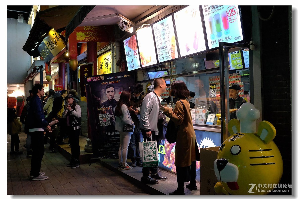 南锣豉巷，夜景街拍。