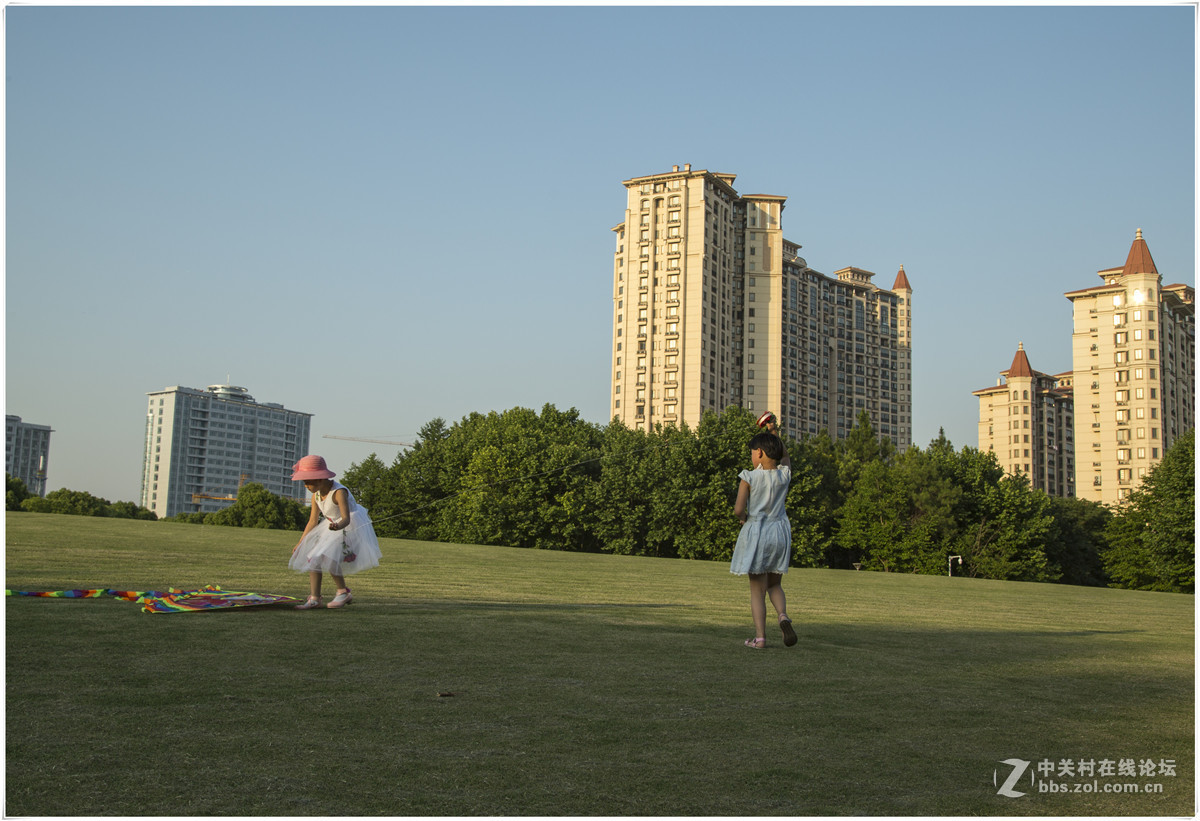 夕阳西下的暨阳湖公园