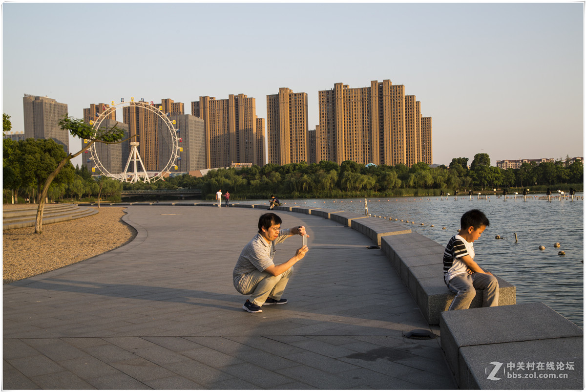 夕阳西下的暨阳湖公园