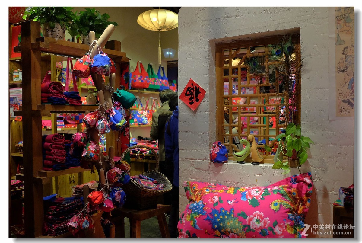 南锣豉巷，夜景街拍。