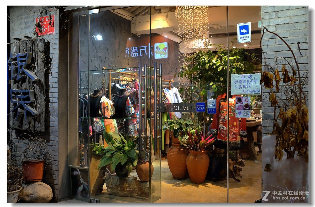 南锣豉巷，夜景街拍。