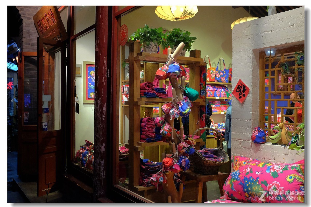 南锣豉巷，夜景街拍。