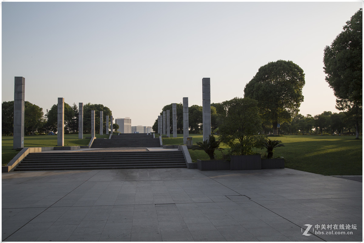夕阳西下的暨阳湖公园
