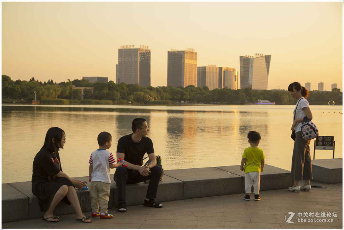 夕阳西下的暨阳湖公园