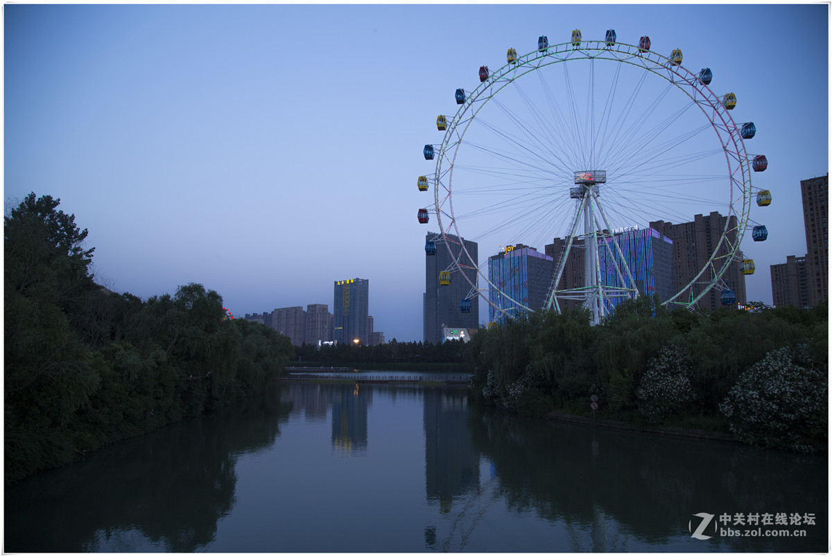 夕阳西下的暨阳湖公园