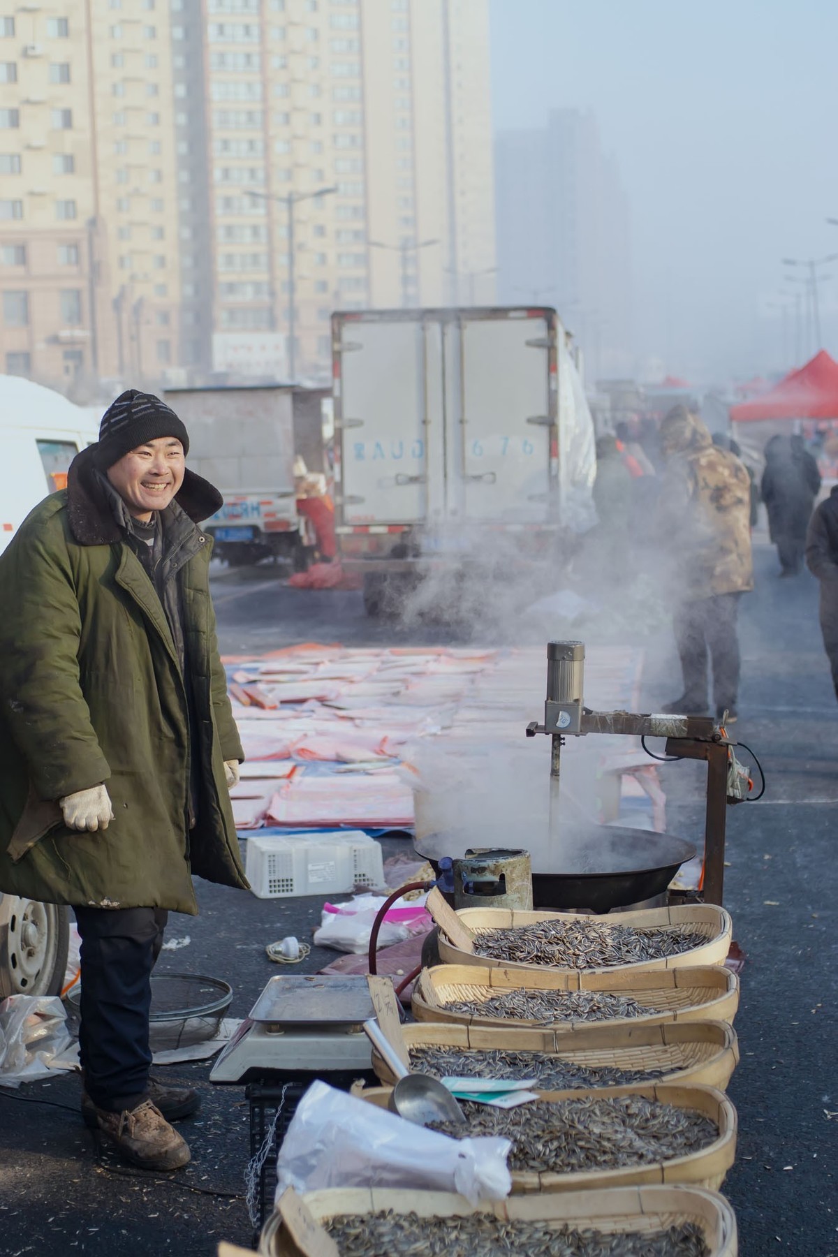 大东北小年早市热乎乎